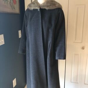 Elegant Vintage Gray Fur Collar Coat